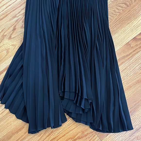 ALC Renzo Sleeveless Mock Neck Pleated Dress Size 4 Solid Black. Worn 1 time. - Picture 3 of 10